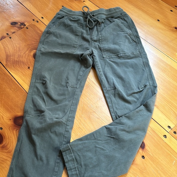 FAHERTY XS Dark Olive Traveler Pant Slim Drawstring Dimpled Knees - Picture 2 of 9